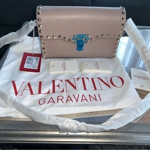 Valentino! Brand new w tags Garavani Rockstud cross body bag